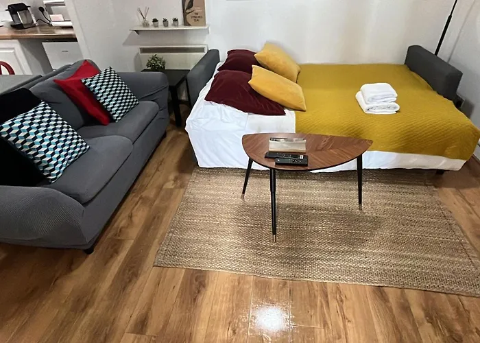 Spacious 3-bed In Center