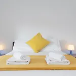Spacious 3-bed In Center