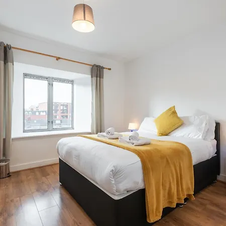 Spacious 3-bed In Center شقة *