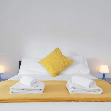 Spacious 3-bed In Center