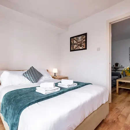 Spacious 3-bed In Center Lägenhet Dublin