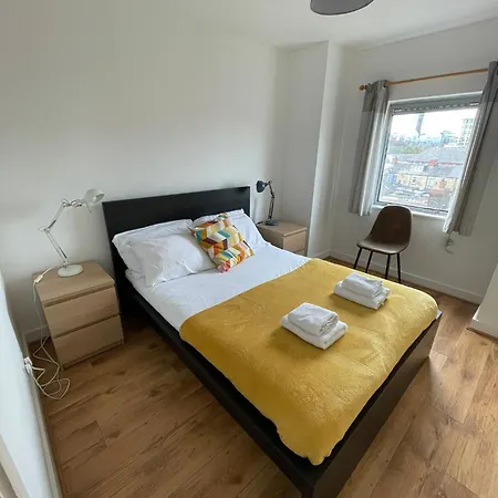 Spacious 3-bed In Center 더블린
