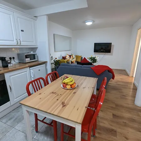 Spacious 3-bed In Center 더블린