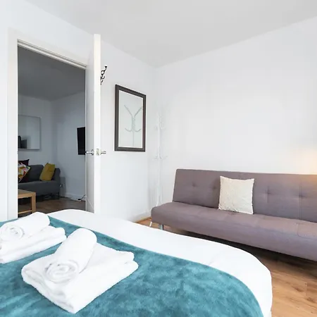 Spacious 3-bed In Center