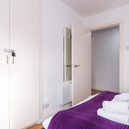 アパート Spacious 3-bed In Center