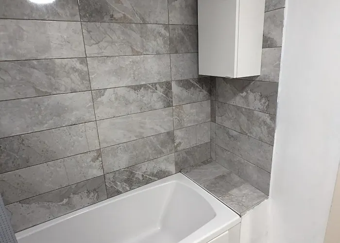 Spacious 3-bed In Center 아파트