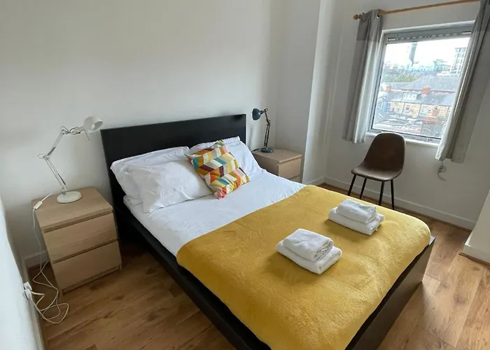 Spacious 3-bed In Center 더블린