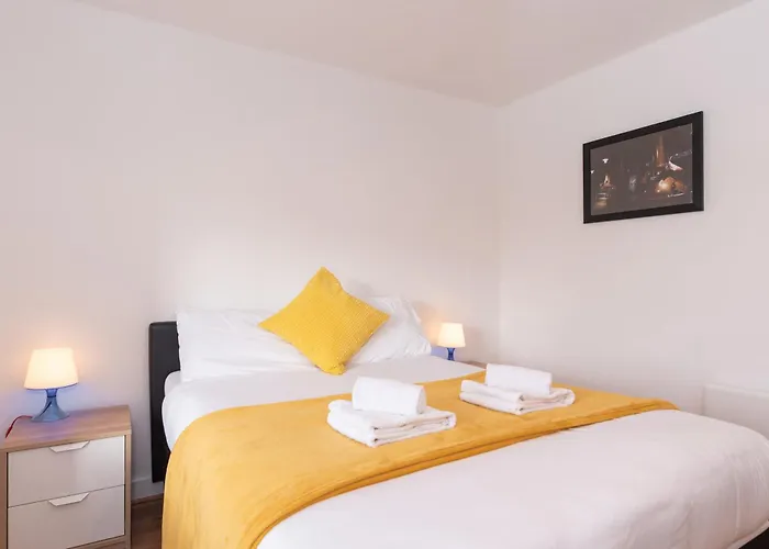 Spacious 3-bed In Center *