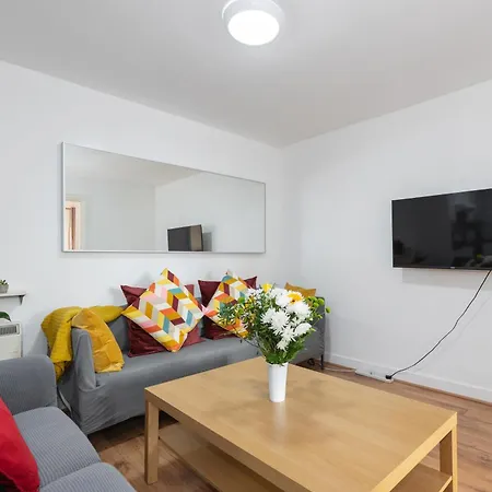 Spacious 3-bed In Center Apartment Dublin