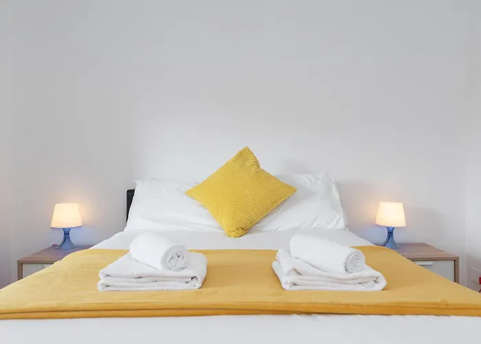 Spacious 3-bed In Center